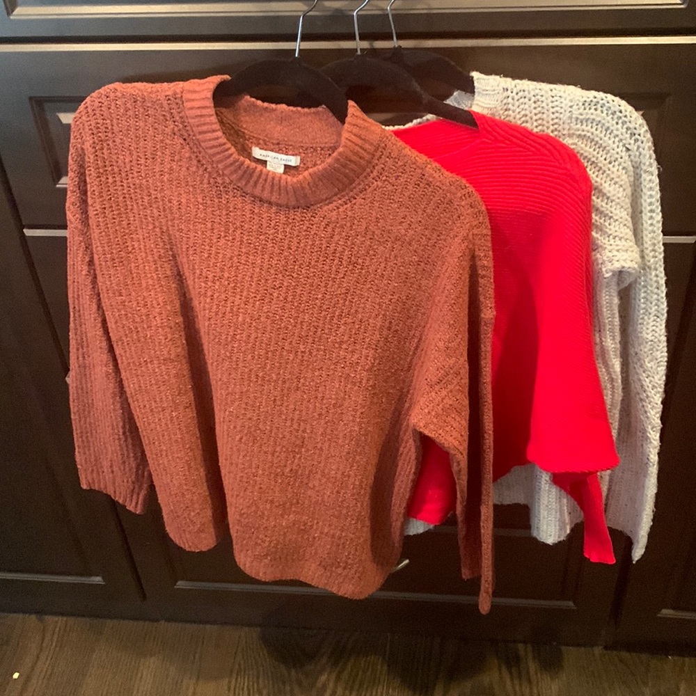 Lot of 3 sweaters size xs American eagle, philosophy, a new day